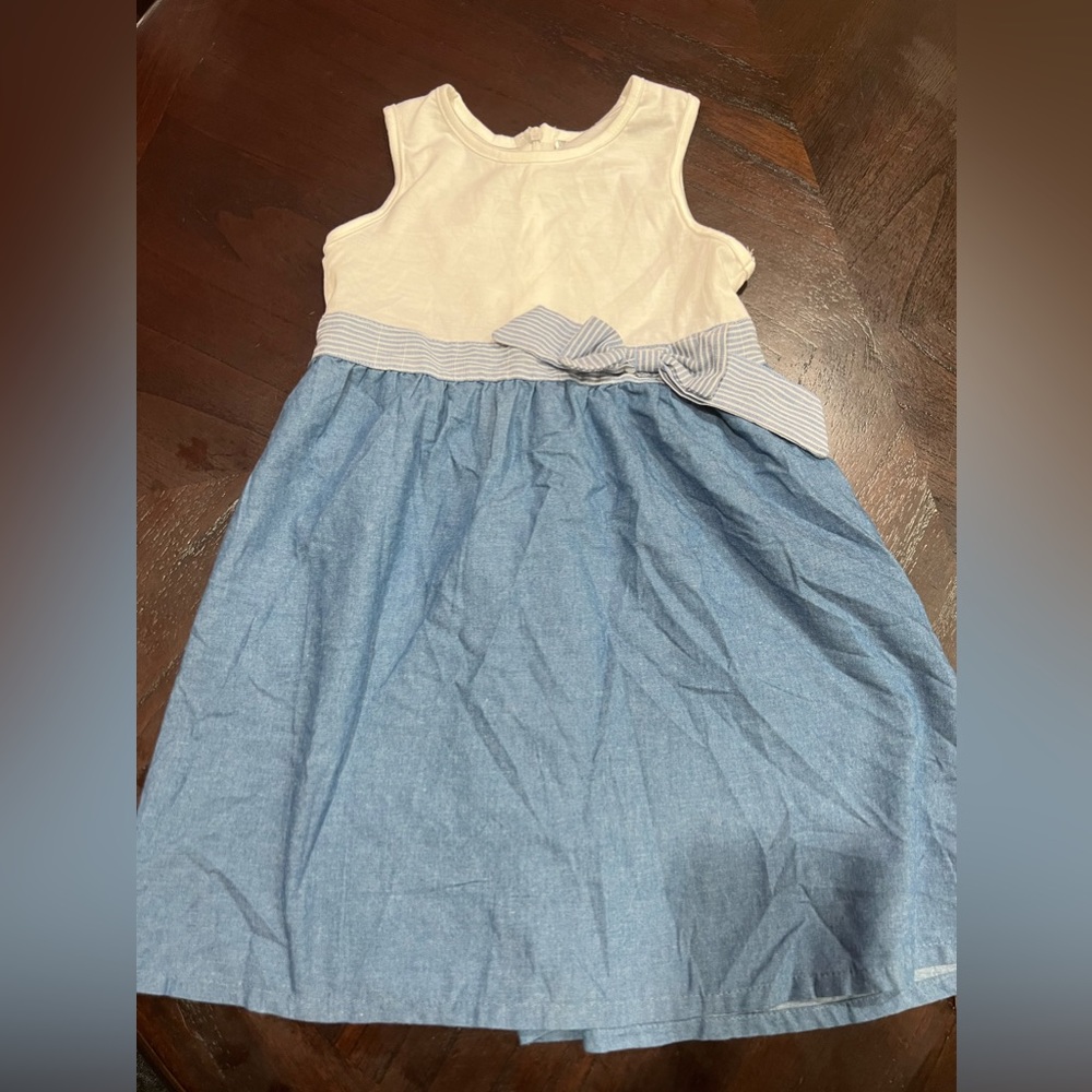 Girls blue and white light weight dress size (4T)
